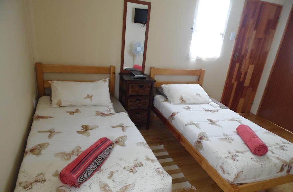 The Hexagon Wildlife Conservation Hotell Uitenhage Rum bild